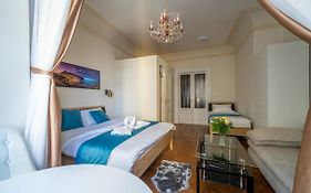 Exclusive Apartment With A View Of Prague Castle And Vltava River